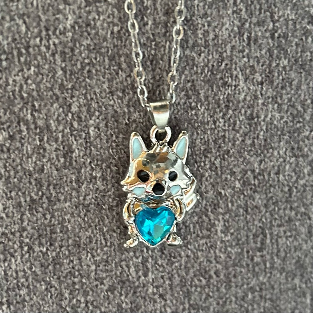 Arctic Wolf Pendant ~ Silver Tone with Blue Crystal Heart ~ Brand New!